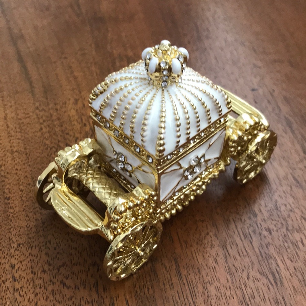 Carriage Style Decorative Metal Ring Box